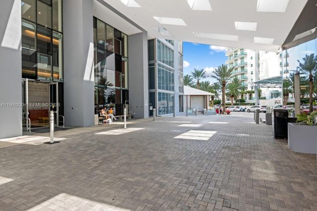 1300 Brickell Bay Dr 2700, Miami, FL 33131