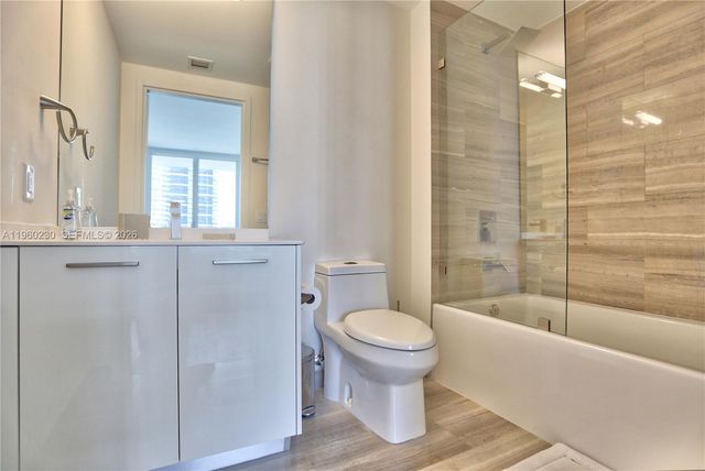 1300 Brickell Bay Dr 2700, Miami, FL 33131