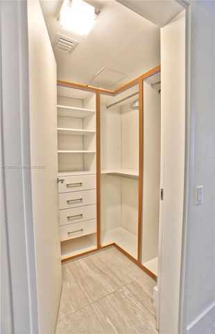 1300 Brickell Bay Dr 2700, Miami, FL 33131