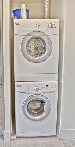 1300 Brickell Bay Dr 2700, Miami, FL 33131