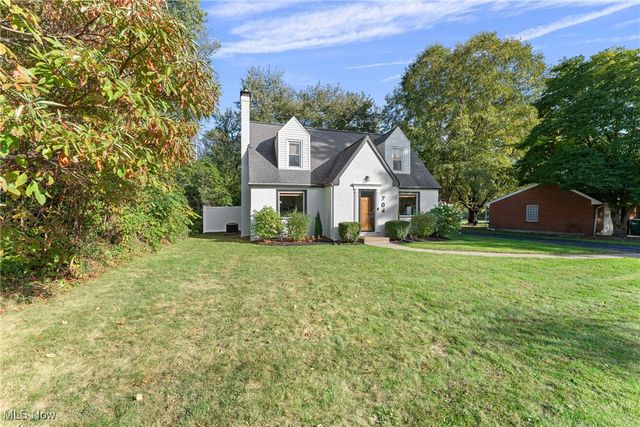 704 Woodlawn Avenue NW, Canton, OH 44708