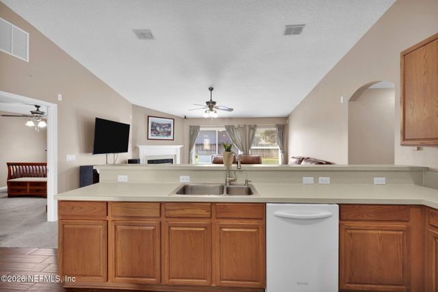 13696 DEVAN LEE Drive E, Jacksonville, FL 32226