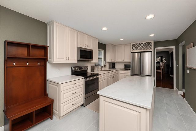 4107 HUDSON WAY, Tampa, FL 33618