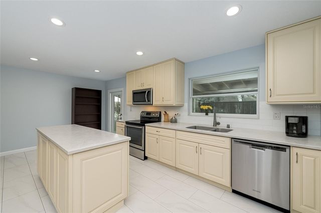 4107 HUDSON WAY, Tampa, FL 33618