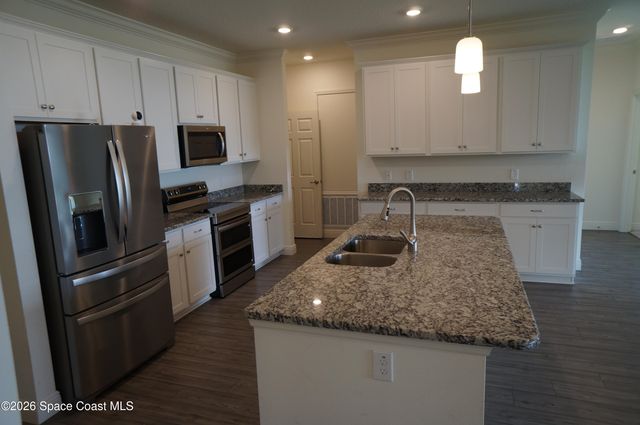 153 Oakcrest Avenue NE, Palm Bay, FL 32907