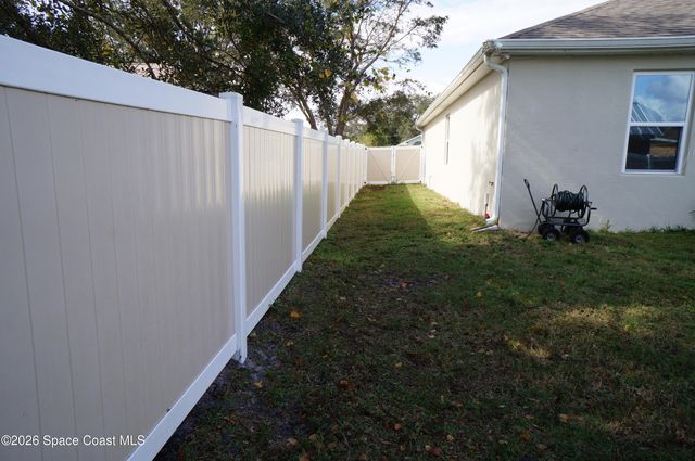 153 Oakcrest Avenue NE, Palm Bay, FL 32907