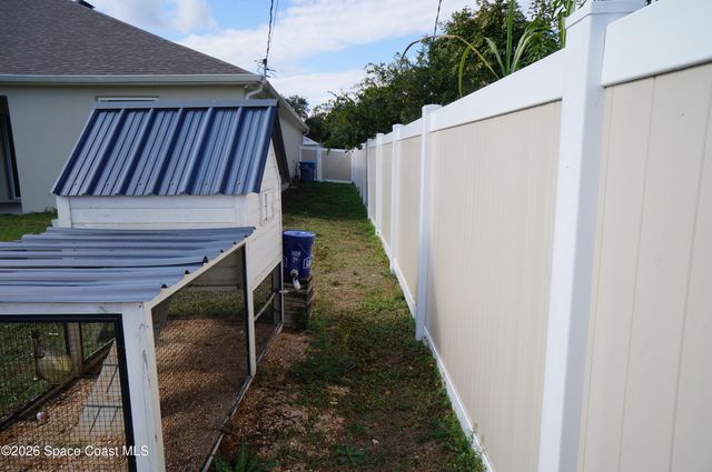 153 Oakcrest Avenue NE, Palm Bay, FL 32907