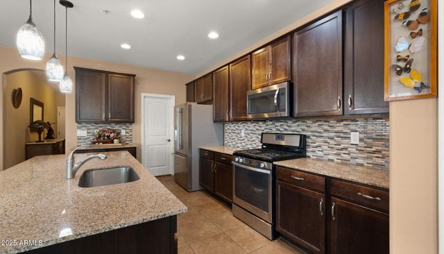 20728 W LEGEND Trail, Buckeye, AZ 85396