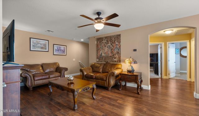 20728 W LEGEND Trail, Buckeye, AZ 85396