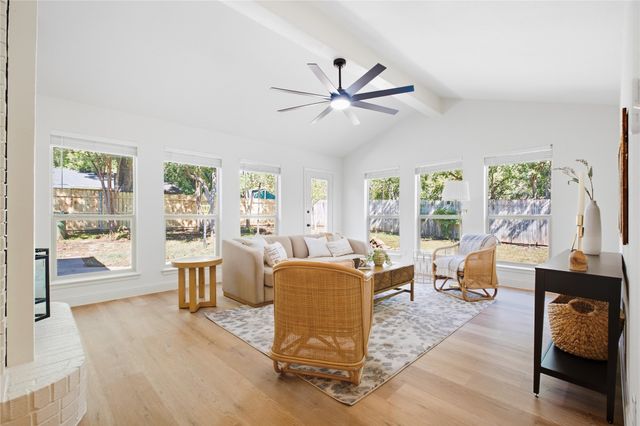 516 Caduceus Lane, Hurst, TX 76053