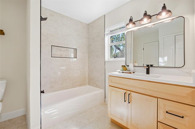 516 Caduceus Lane, Hurst, TX 76053