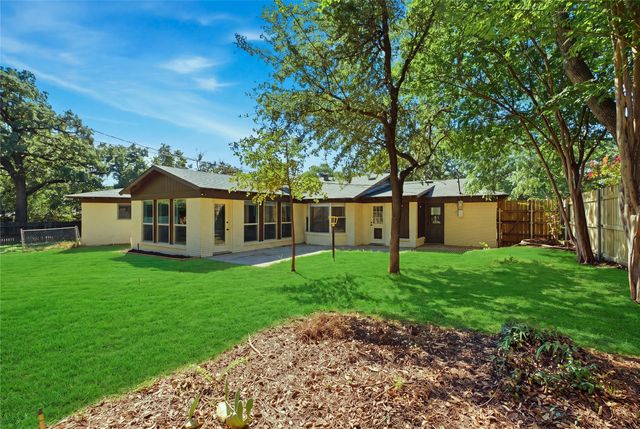 516 Caduceus Lane, Hurst, TX 76053