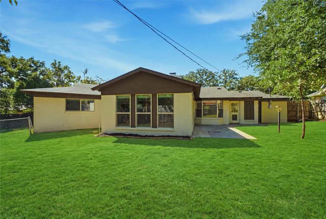 516 Caduceus Lane, Hurst, TX 76053