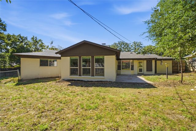 516 Caduceus Lane, Hurst, TX 76053