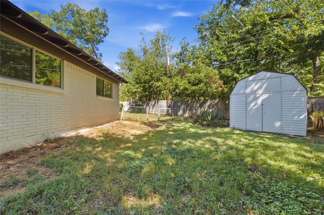 516 Caduceus Lane, Hurst, TX 76053