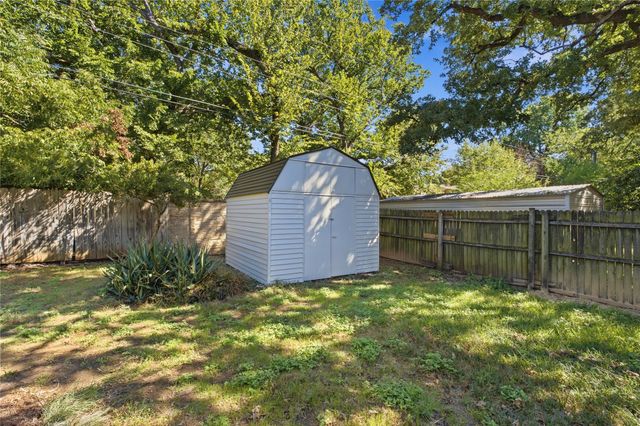 516 Caduceus Lane, Hurst, TX 76053