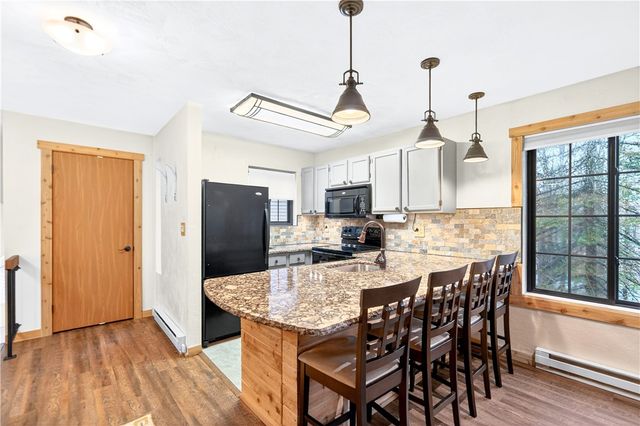 1245 Tanyard Ln, Hidden Valley, PA 15502