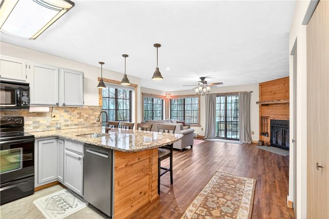 1245 Tanyard Ln, Hidden Valley, PA 15502