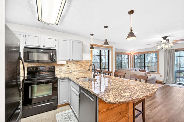 1245 Tanyard Ln, Hidden Valley, PA 15502