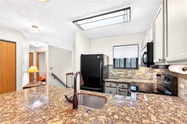 1245 Tanyard Ln, Hidden Valley, PA 15502