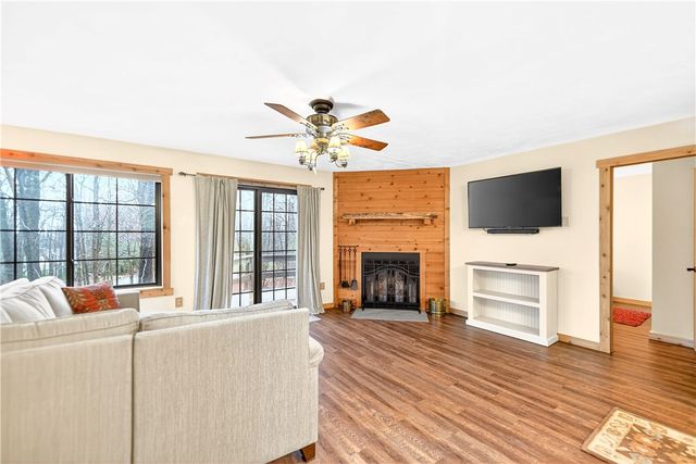 1245 Tanyard Ln, Hidden Valley, PA 15502