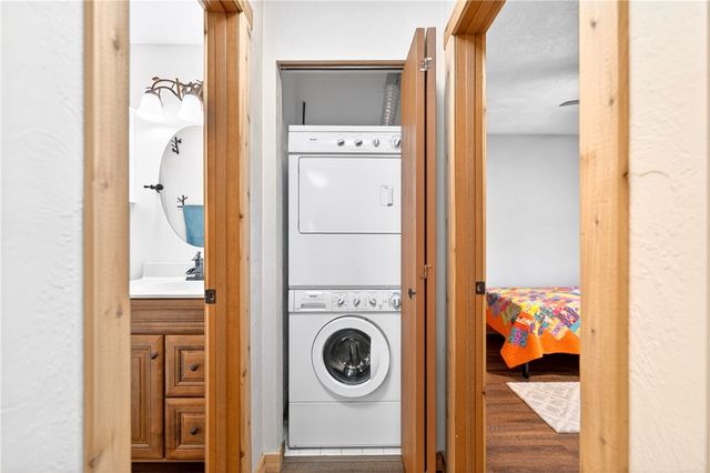 1245 Tanyard Ln, Hidden Valley, PA 15502