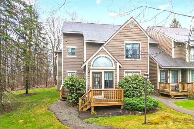 1245 Tanyard Ln, Hidden Valley, PA 15502