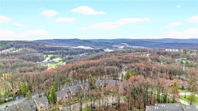 1245 Tanyard Ln, Hidden Valley, PA 15502