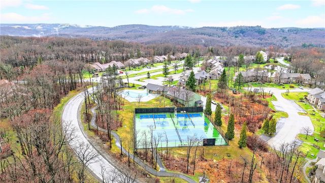 1245 Tanyard Ln, Hidden Valley, PA 15502