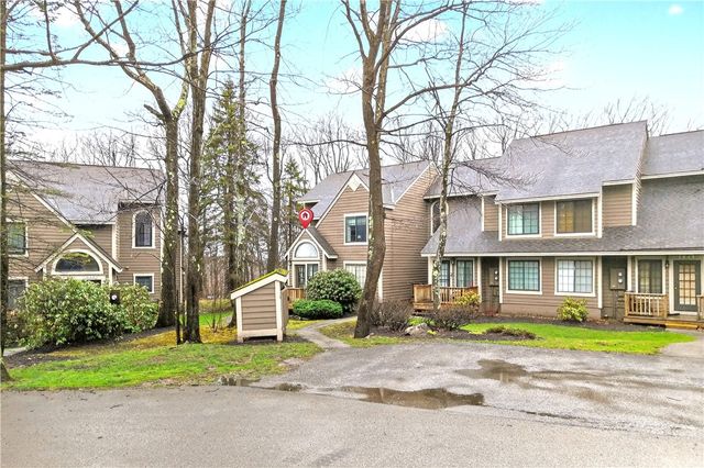 1245 Tanyard Ln, Hidden Valley, PA 15502