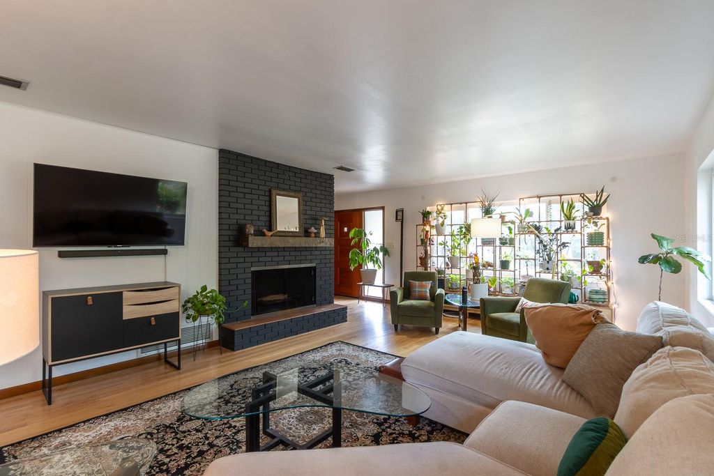 Image 2 of property listing at 1303 NW 31ST STREET, Gainesville, FL 32605