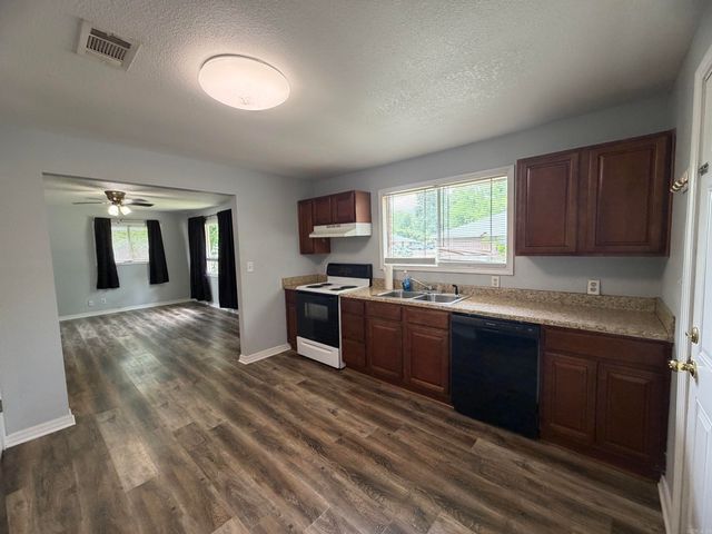 1614 S Boston Place, Russellville, AR 72801