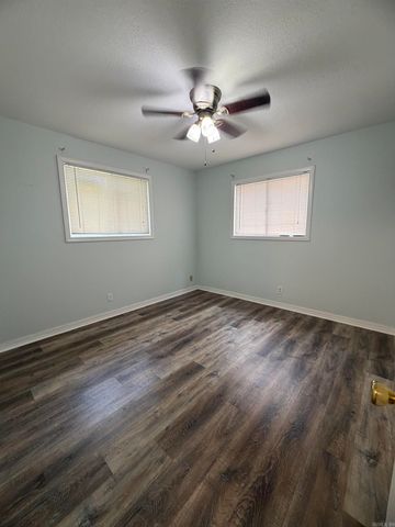 1614 S Boston Place, Russellville, AR 72801