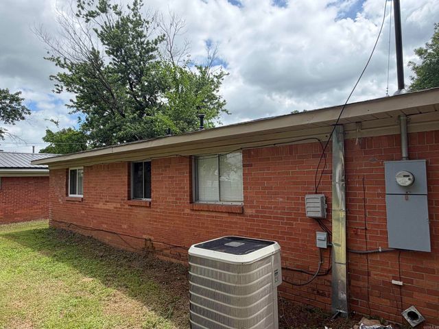 1614 S Boston Place, Russellville, AR 72801