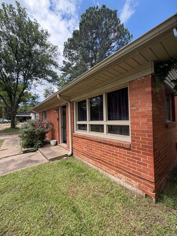 1614 S Boston Place, Russellville, AR 72801