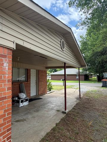 1614 S Boston Place, Russellville, AR 72801