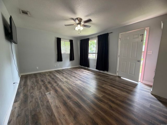 1614 S Boston Place, Russellville, AR 72801