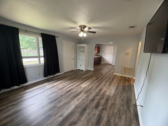 1614 S Boston Place, Russellville, AR 72801