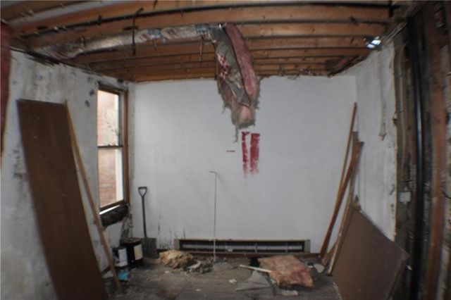 567 McKean Ave, Donora, PA 15033