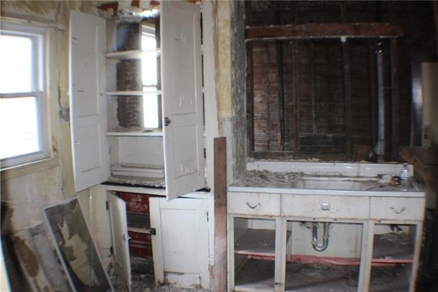 567 McKean Ave, Donora, PA 15033