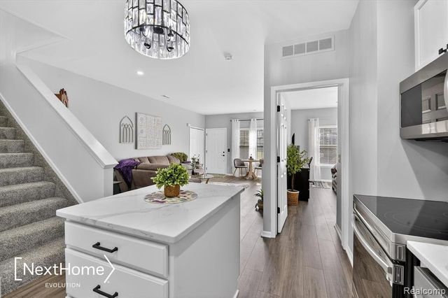 9627 Lakeside Drive, Ypsilanti, MI 48197