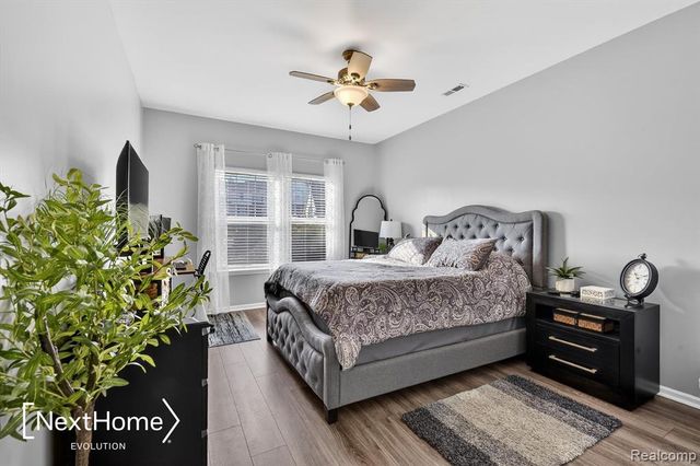 9627 Lakeside Drive, Ypsilanti, MI 48197