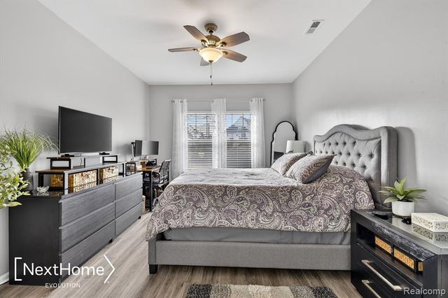 9627 Lakeside Drive, Ypsilanti, MI 48197