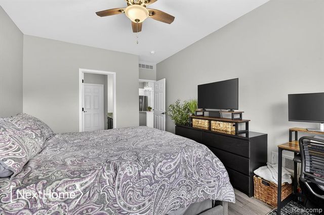 9627 Lakeside Drive, Ypsilanti, MI 48197