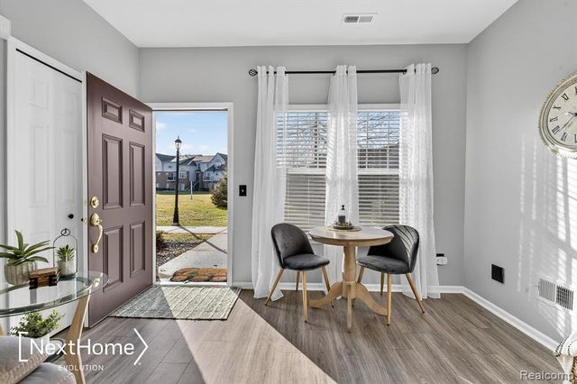 9627 Lakeside Drive, Ypsilanti, MI 48197