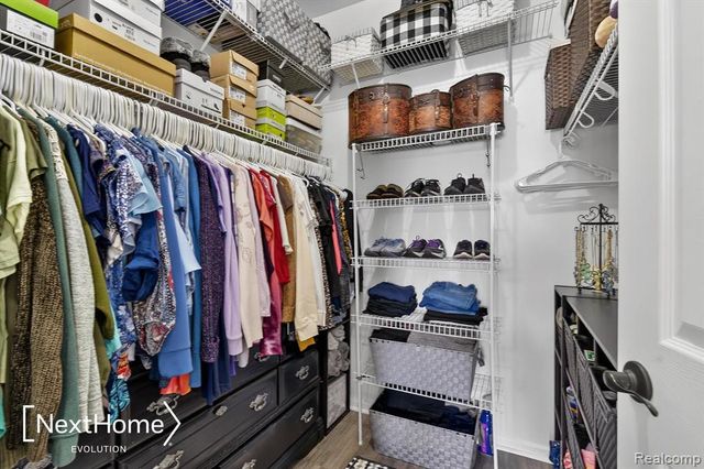 9627 Lakeside Drive, Ypsilanti, MI 48197