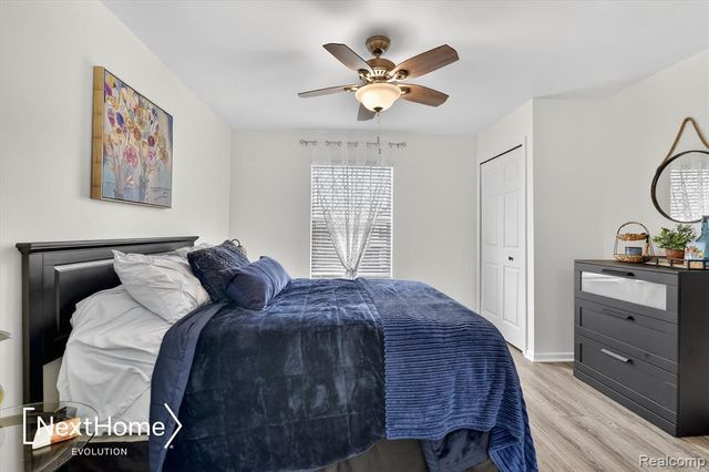 9627 Lakeside Drive, Ypsilanti, MI 48197