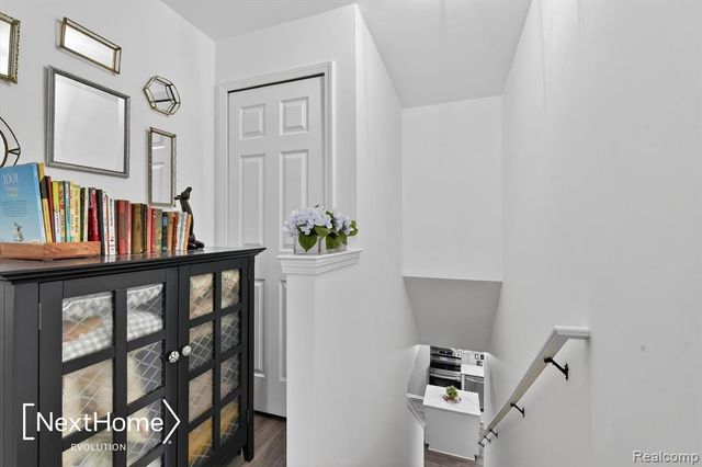 9627 Lakeside Drive, Ypsilanti, MI 48197