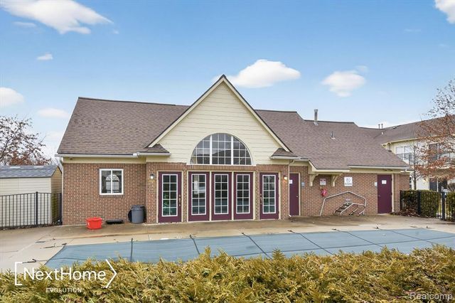 9627 Lakeside Drive, Ypsilanti, MI 48197