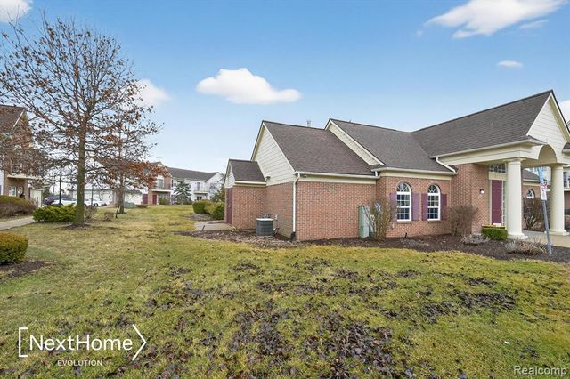 9627 Lakeside Drive, Ypsilanti, MI 48197